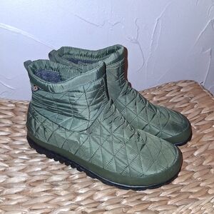 Bogs Green Quilted Ankle Boots